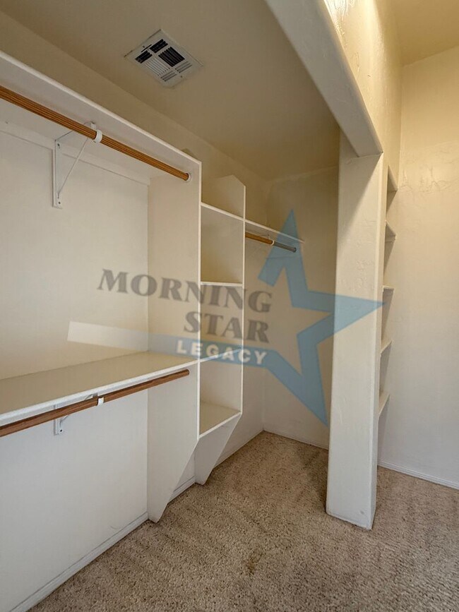 Building Photo - 4 bedroom, 4 bath house - Must see landscaping!