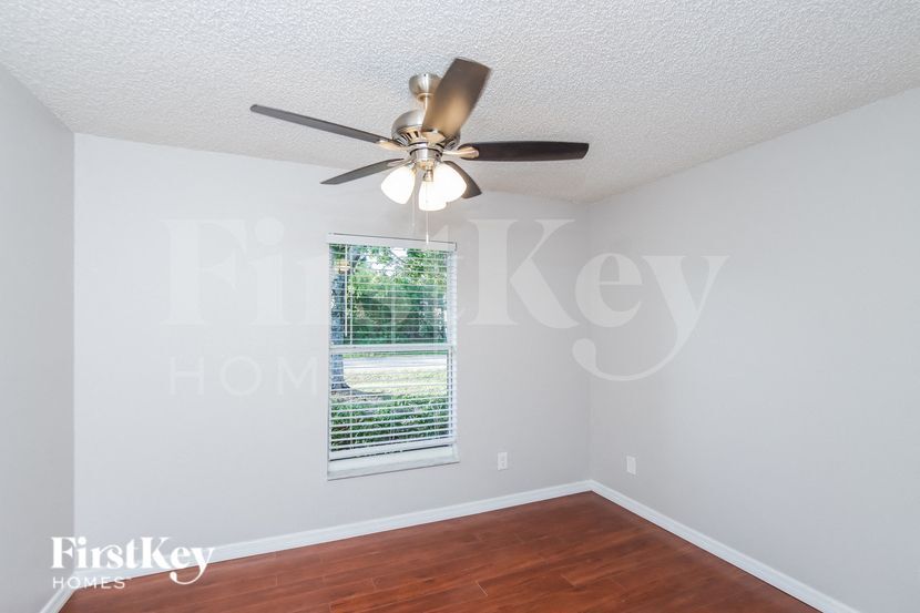 Building Photo - 738 Empress St SE