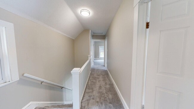 Building Photo - Madison/West Blvd neighborhood: 3 bedroom/...