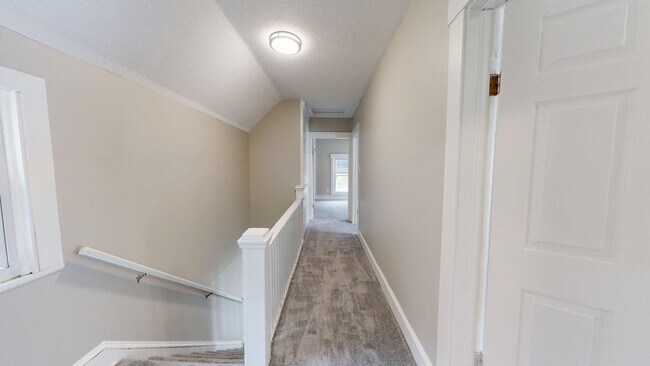 Building Photo - Madison/West Blvd neighborhood: 3 bedroom/1 bath single family home.