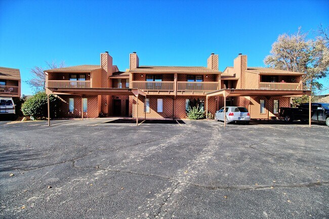 Building Photo - 575-28 1/2 28 1/2 Rd