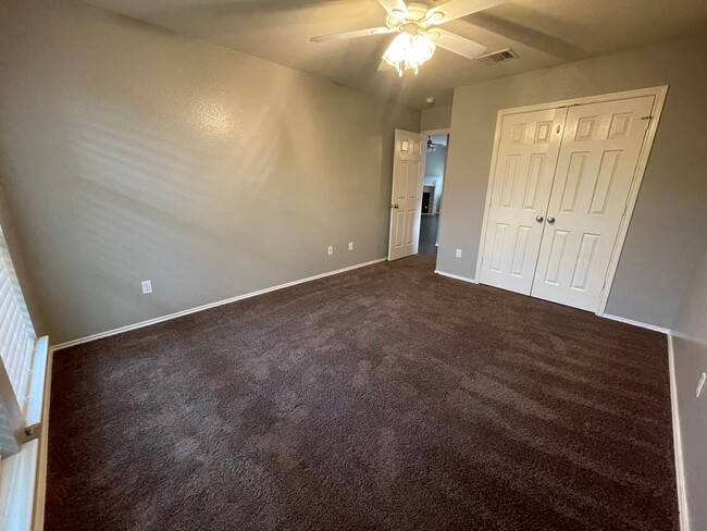 Building Photo - 6200 Suellen Ln