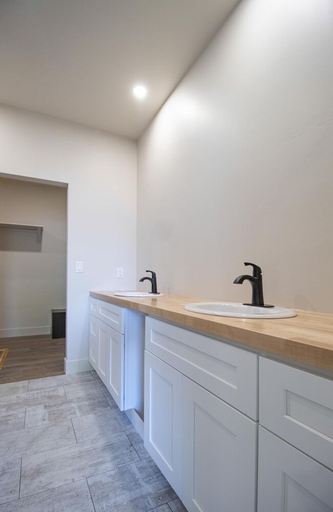 Building Photo - Newly Built Home for Rent