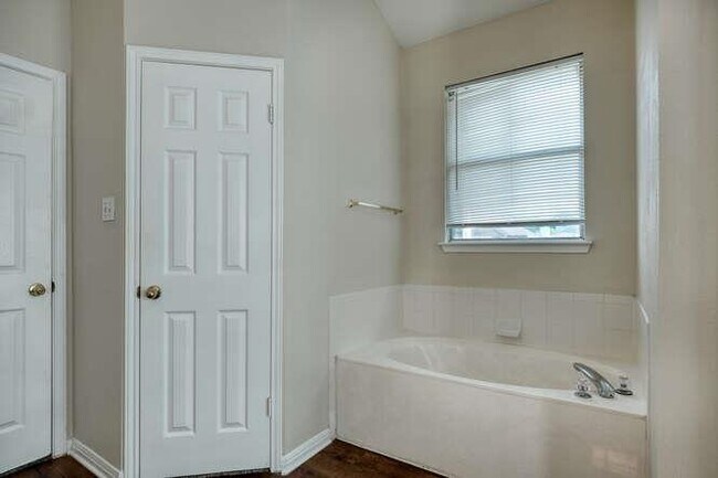 Building Photo - 1601 Cindy Ct