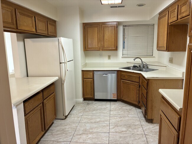 Building Photo - 6437 Chippindale Ln