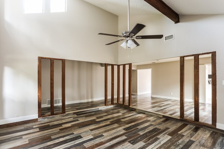 Building Photo - 5303 Oak Springs Dr