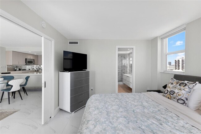 Building Photo - 401 Ocean Dr