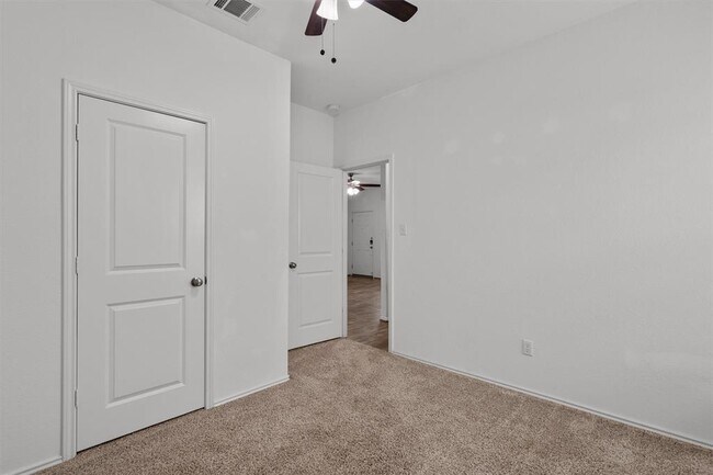 Building Photo - 791 Circle Wy