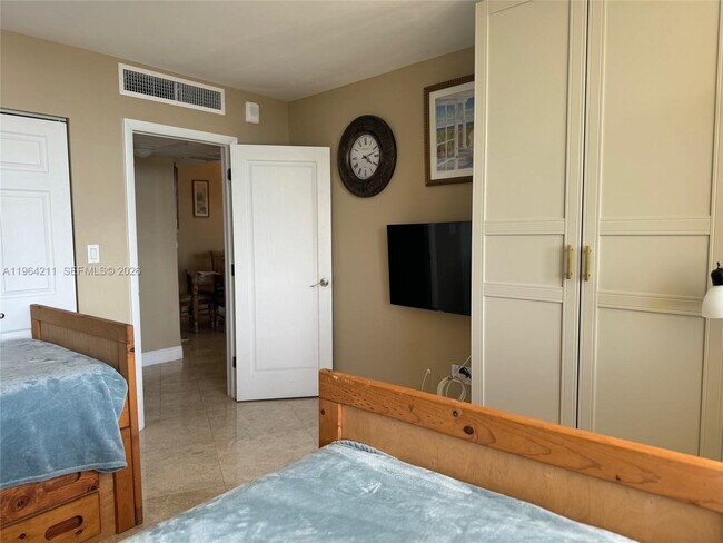 Building Photo - 3180 S Ocean Dr