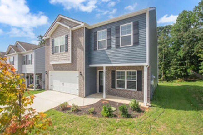 Building Photo - Knoxville 37932 - AVAILABLE July 1, 2026 - BEAUTIFUL, 3 bedroom, 2.5 bath home - Call Kathy Levei...
