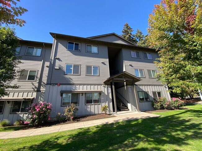 Building Photo - 4261 Hawthorne Ave NE