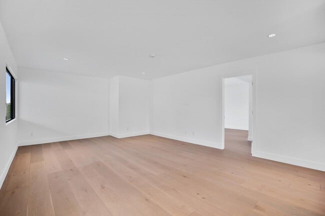 Building Photo - 6814 N 72nd Pl