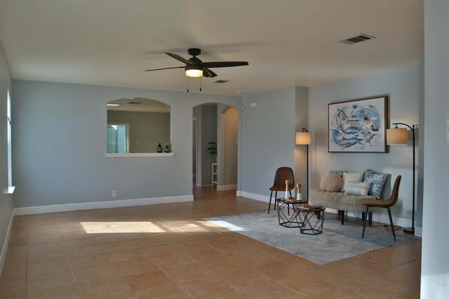 Building Photo - 717 Blair Ave