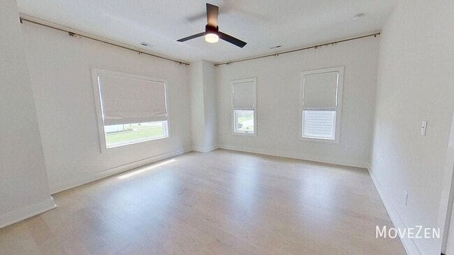 Building Photo - 5018 Double Lakes Dr