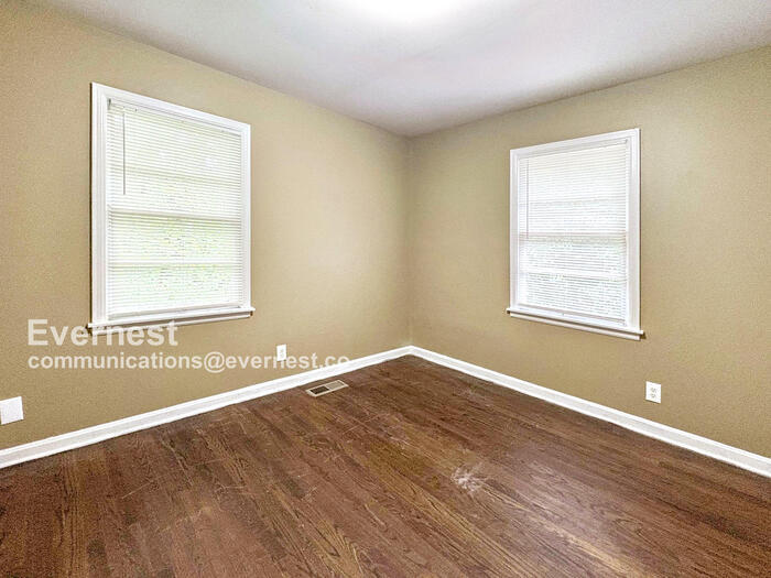 Building Photo - 1516 Haven Dr N