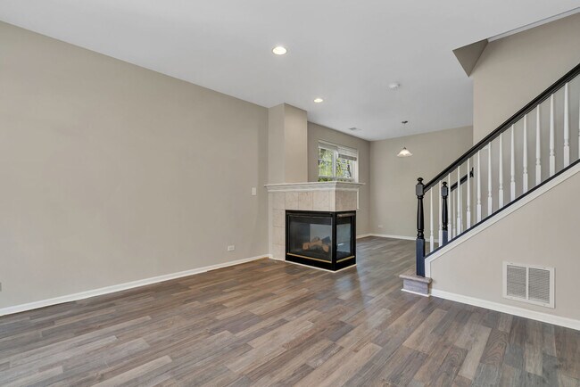 Building Photo - 2576 Hillsboro Blvd