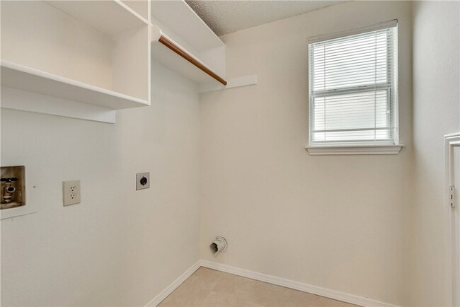 Building Photo - 905 Ponderosa Creek