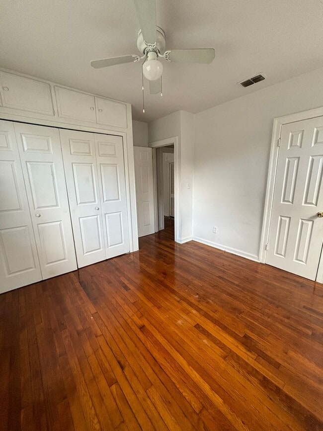 Building Photo - 4633 Sunderland Rd