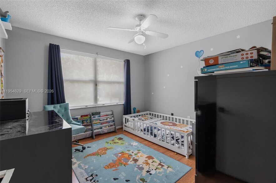 Building Photo - 4055 Eastridge Dr