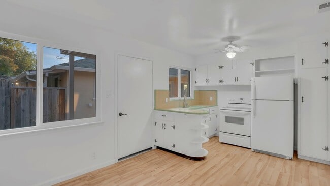 Building Photo - Lovely Home in San Jose near scenic Alum Rock! 2 Bedroom 2 Bath plus 1 Bed/1 Bath ADU