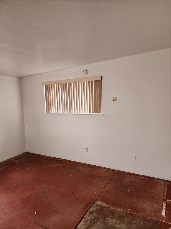 Building Photo - 3 Bedroom Home in The Caminas