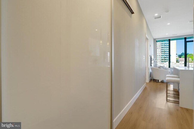 Building Photo - 801 N Fairfax St