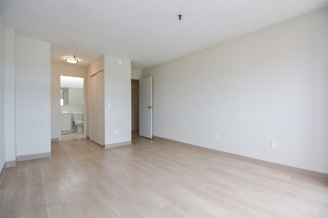 Building Photo - 95 Audubon Rd