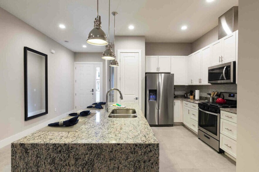 Building Photo - 7590 Sunny Dreams Ln