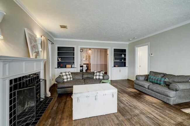 Building Photo - 610 Oakley St