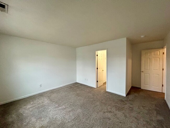 Building Photo - Charming 3-Bedroom, 2.5-Bath Home with Lof...