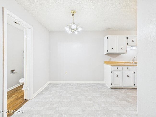 Building Photo - 511 Fox Run Ave