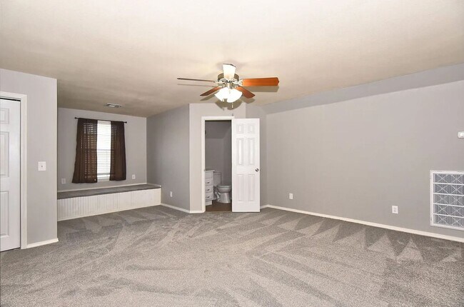 Building Photo - Beautiful 4 Bed 2.5 Bath Property in South...