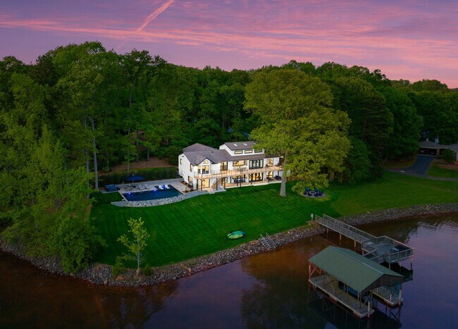 Building Photo - 3837 Fox Run
