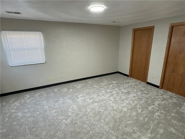 Building Photo - 728 N Pike Rd