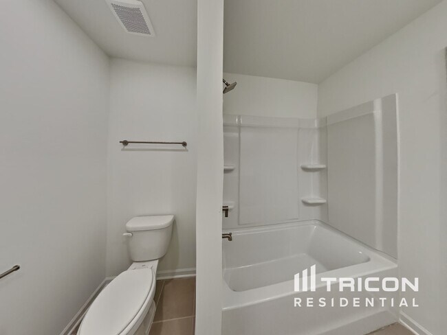 Building Photo - 156 Millbrook Dr