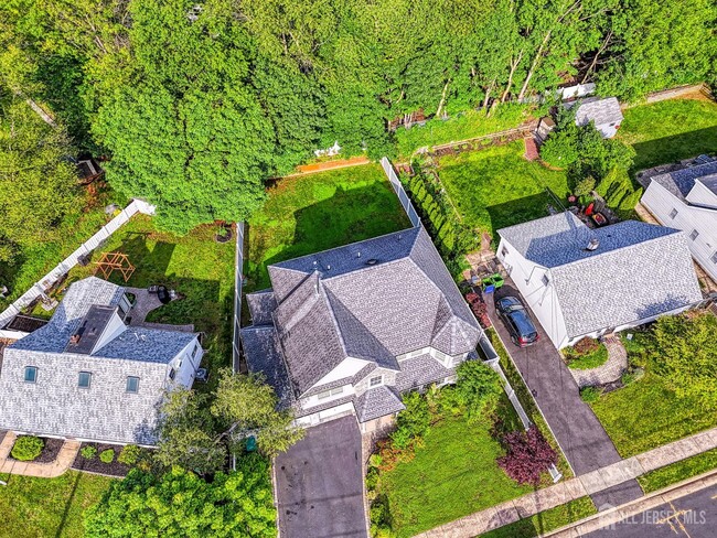 Building Photo - 15 Altamont Rd