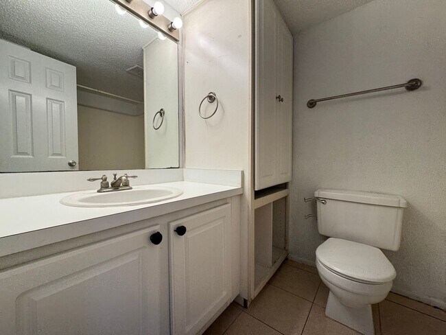 Building Photo - 139 Oyster Bay Cir