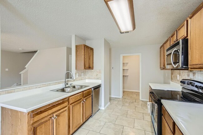 Building Photo - 1433 Glenwick Dr