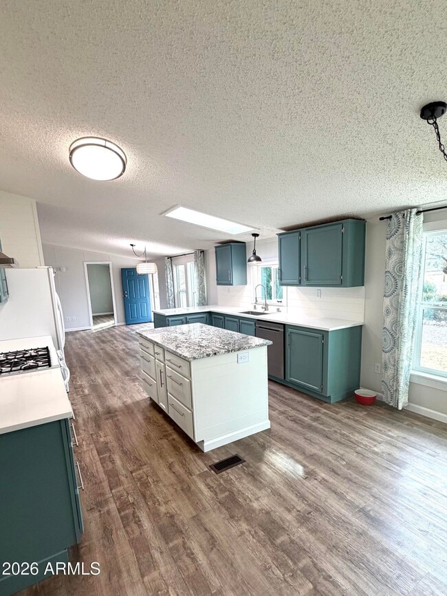 Building Photo - 5333 S Santa Claus Ave