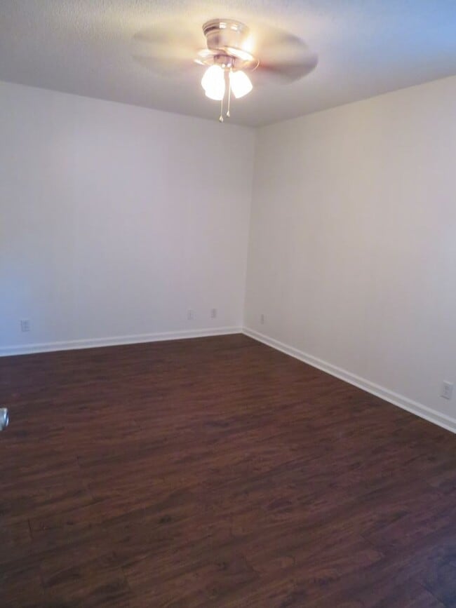 Building Photo - Lakemont