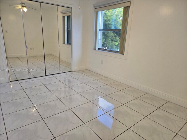 Building Photo - 6200 W Flagler St