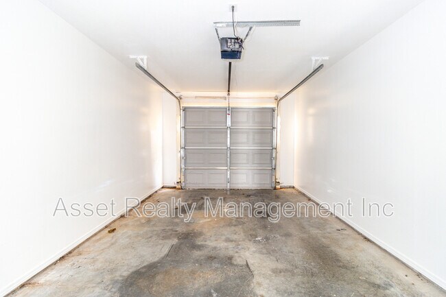 Building Photo - 10432 Fantasy Way