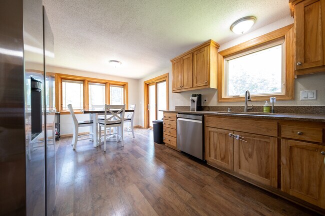 Building Photo - 8618 Wildwood Ave