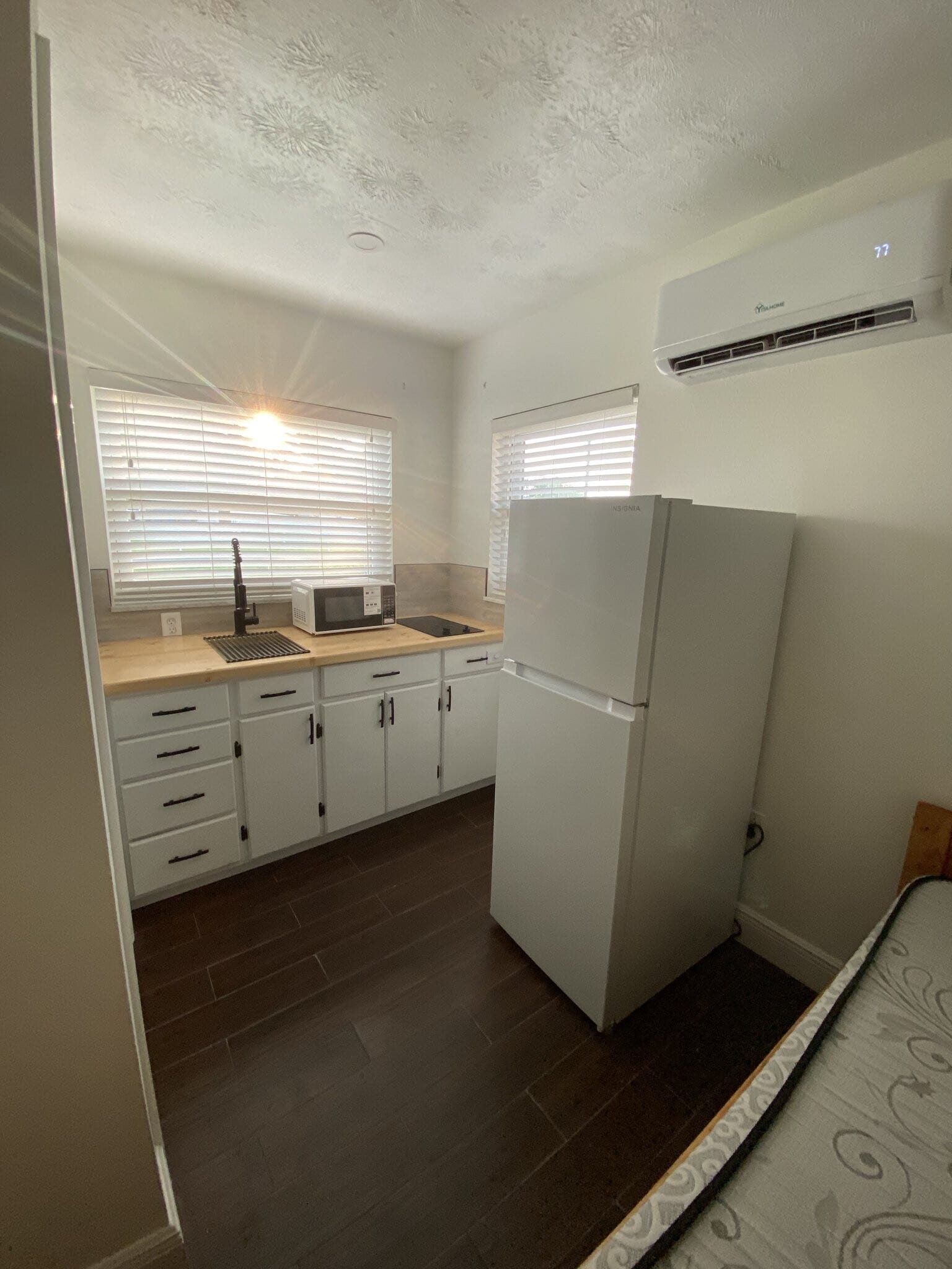 Building Photo - 1551 Palm Tree Dr