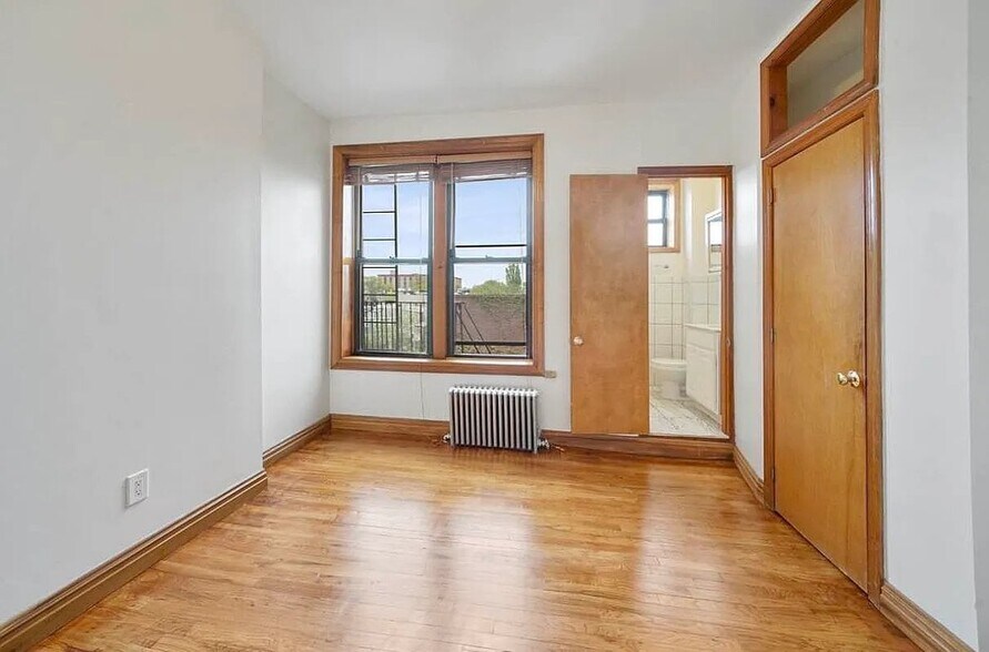 Building Photo - 493 Seventh Avenue