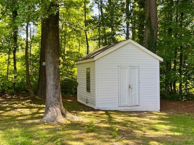 Building Photo - 133 Howard Dr