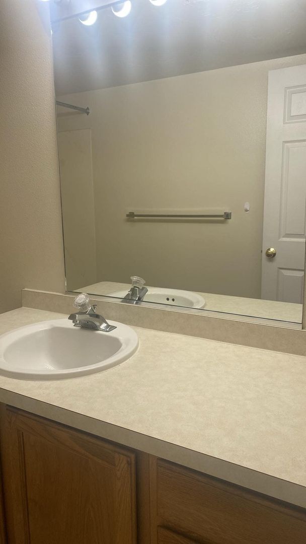 Building Photo - Great One Bedroom near Provo Rec Center, U...