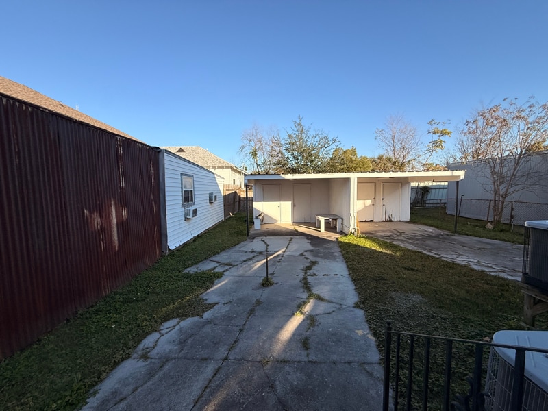 Building Photo - 2925 Bruxelles St