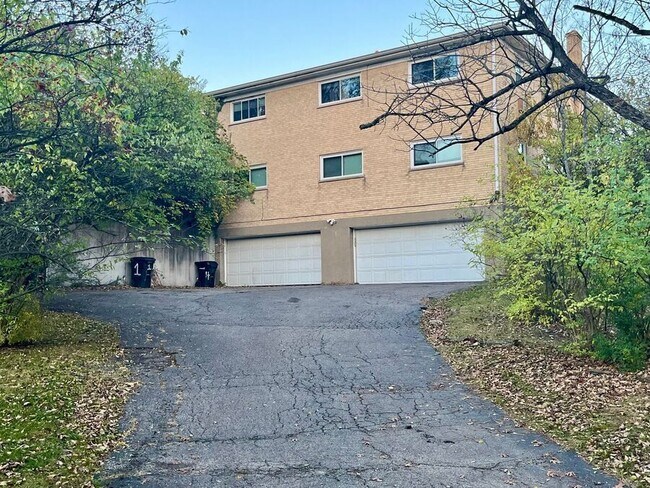 Building Photo - 2739 Lafeuille Ave