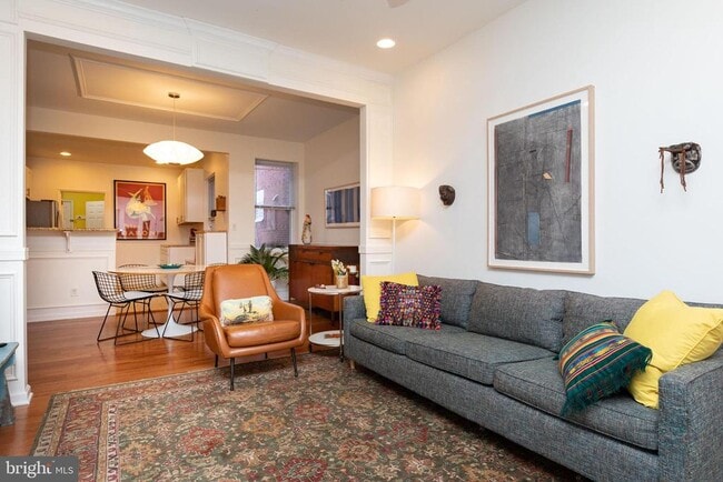 Building Photo - 456 Winona St